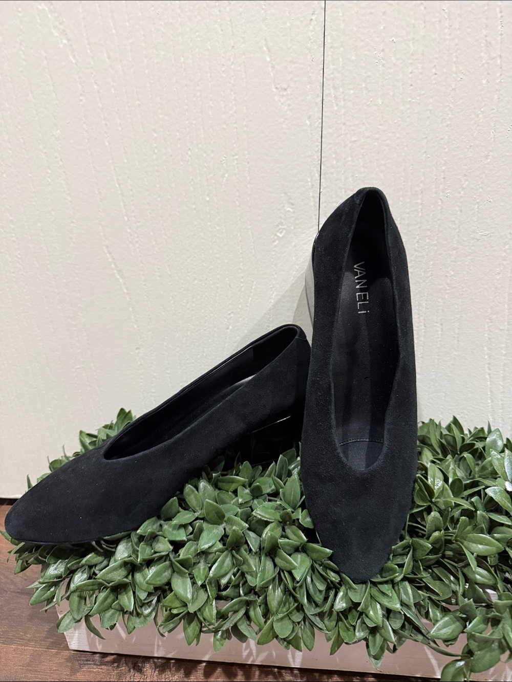 VANELi Solara Pump Black Suede Pointed Toe Low Block Heel Flats Size 8.5